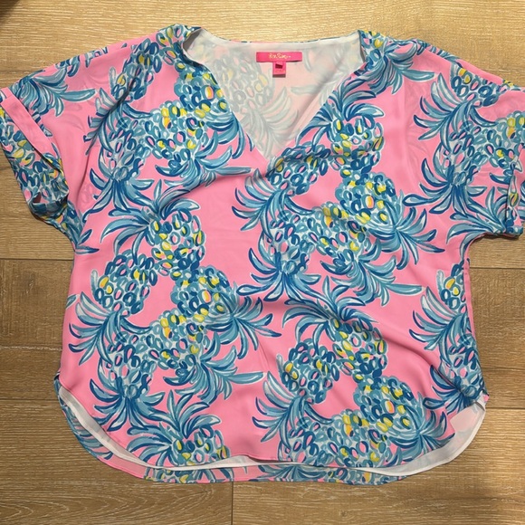 LILLY PULITZER CASDEN TOP PELICAN PINK LILEEZE PINEAPPLES - Picture 2 of 3
